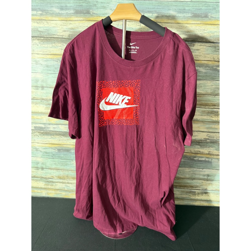Nike Graphic T-Shirt XXL Burgundy Excellent Short Sleeve Swoosh Logo Crew Neck